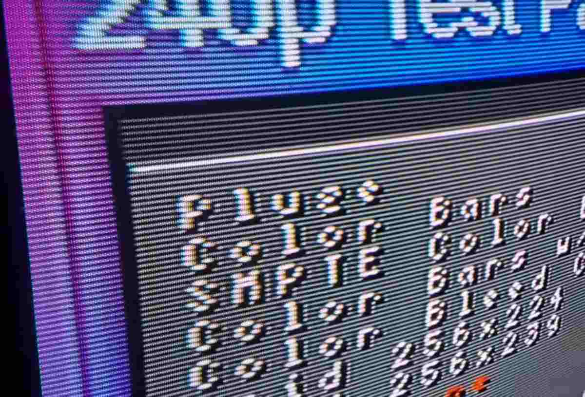 CRT-Royale Shader濾鏡與硬件升頻器的懷舊遊戲畫面模擬效果對比