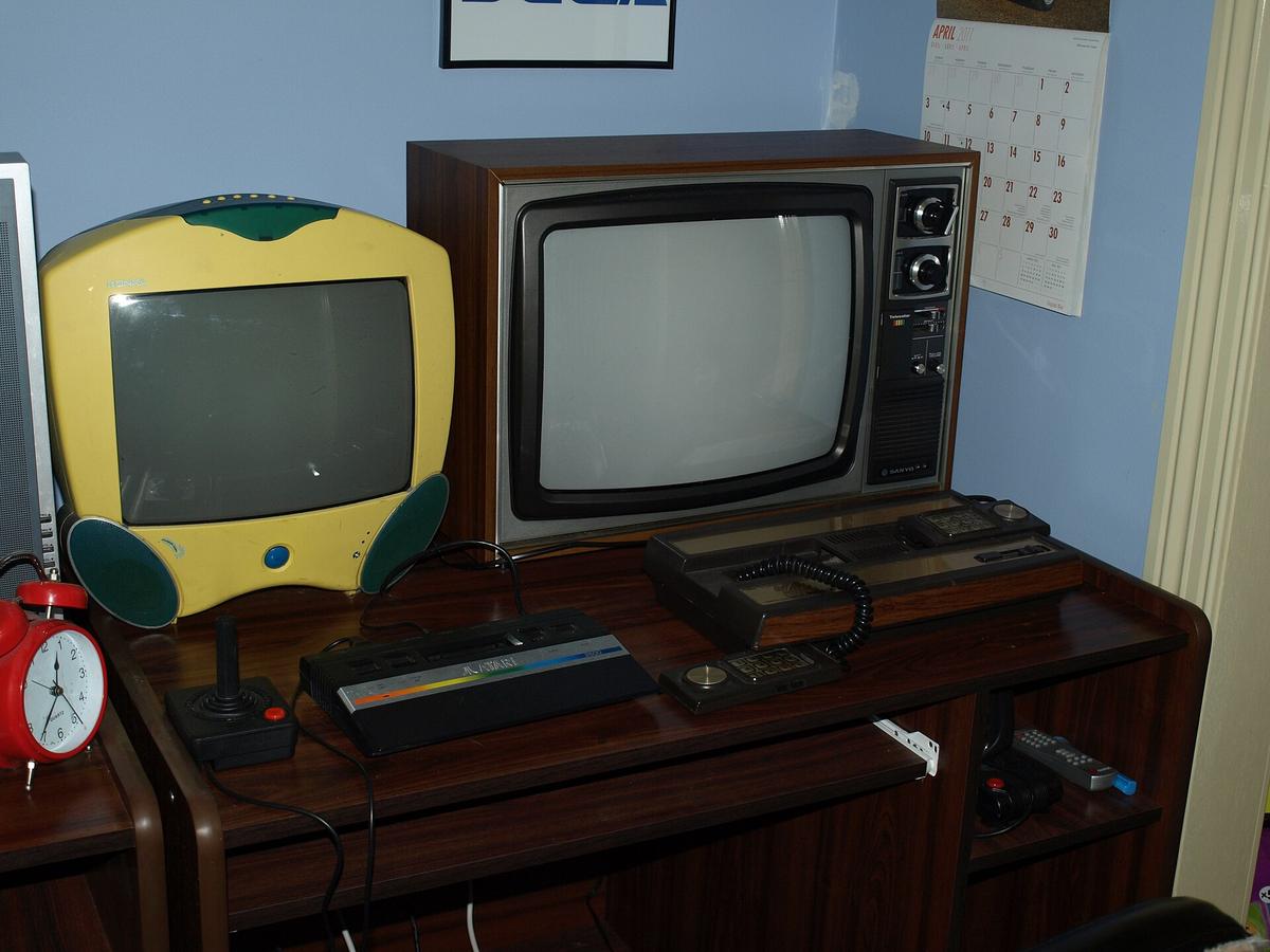 retro game console television